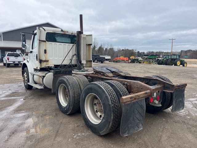 Image of Freightliner Business Class M2 equipment image 2