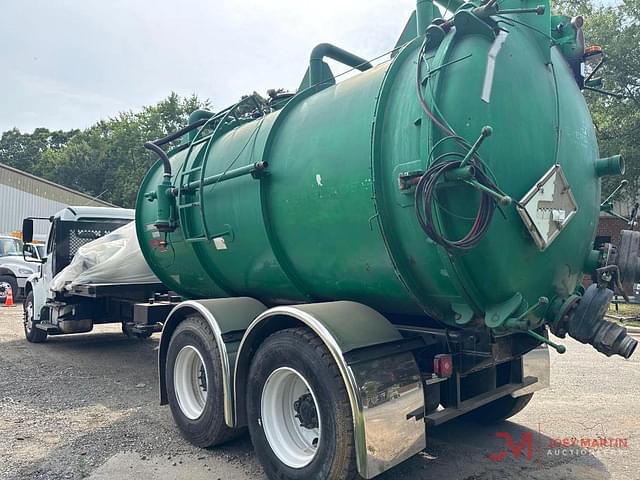 Image of Freightliner Business Class M2 equipment image 2