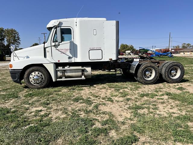 Image of Freightliner Century 120 equipment image 1