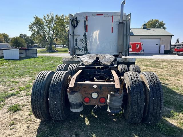 Image of Freightliner Century 120 equipment image 3