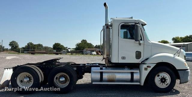 Image of Freightliner CL120 equipment image 3