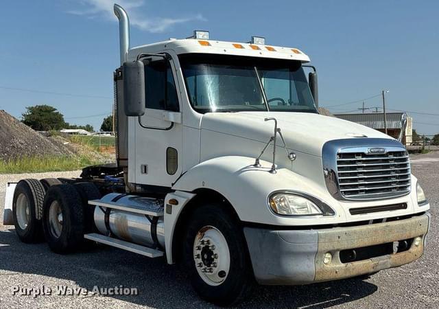 Image of Freightliner CL120 equipment image 2
