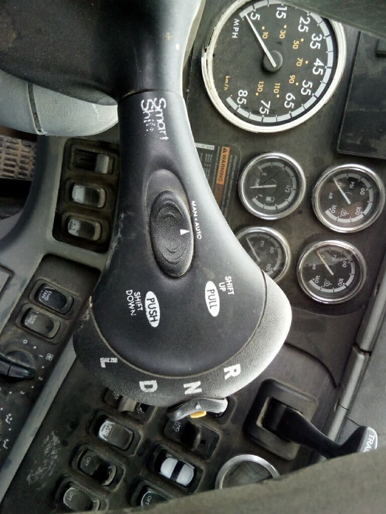 Image of Freightliner Columbia Image 1
