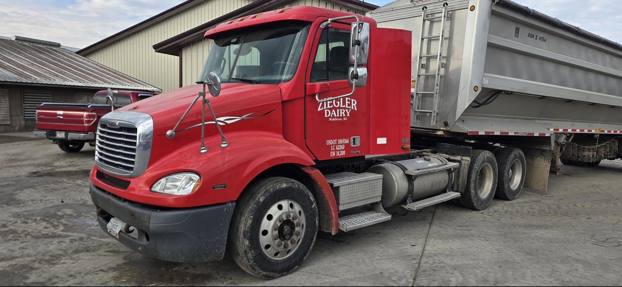 2004 Freightliner Columbia 112 Equipment Image0