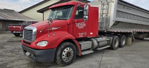 2004 Freightliner Columbia 112 Image