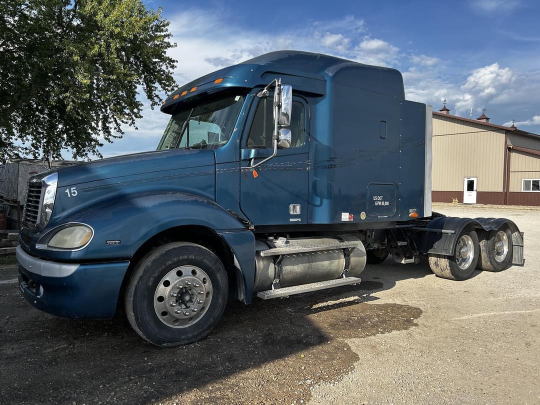 Image of Freightliner Columbia 120 Primary image