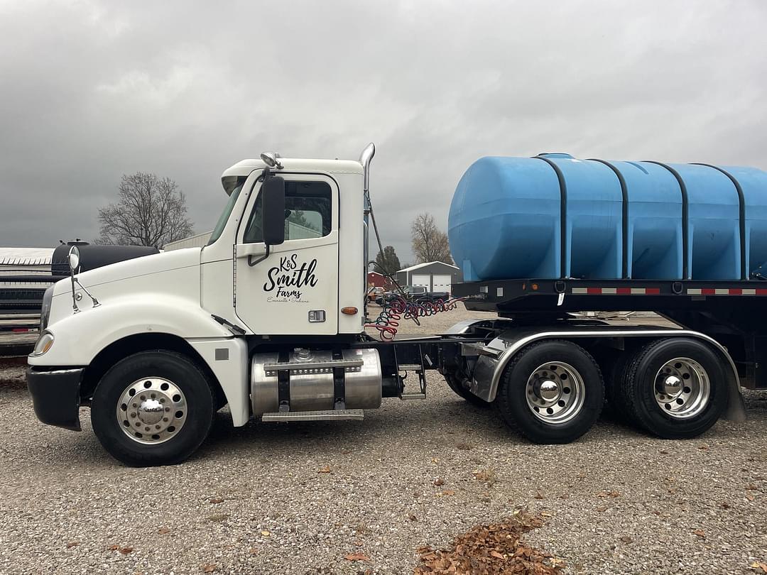 Image of Freightliner Columbia 120 Primary image