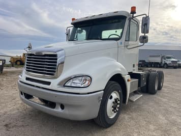 Main image Freightliner Columbia 120