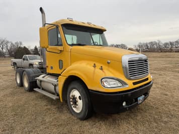 Main image Freightliner Columbia 120