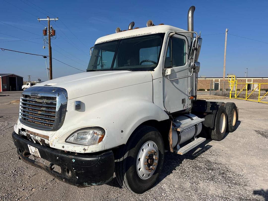 Image of Freightliner Columbia 120 Primary image