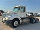 2004 Freightliner Columbia 120 Image