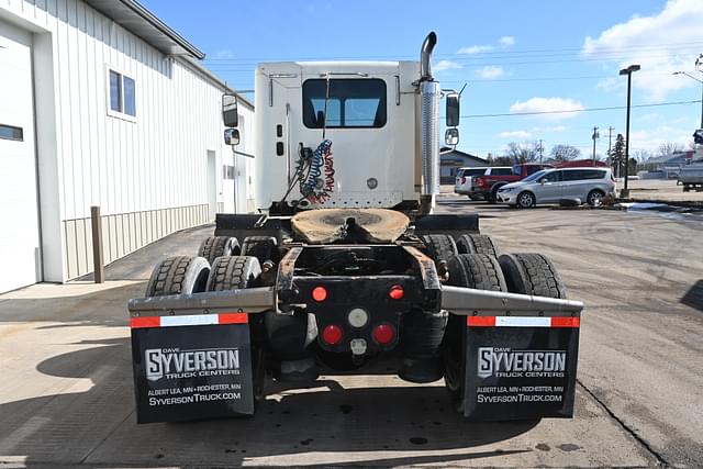 Image of Freightliner Columbia 120 equipment image 3