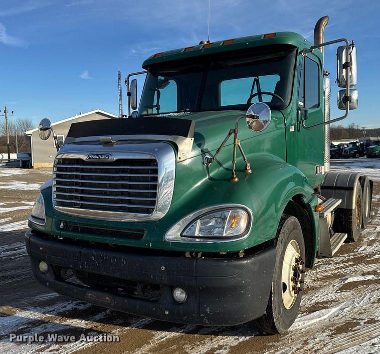 Image of Freightliner Columbia 120 Primary image