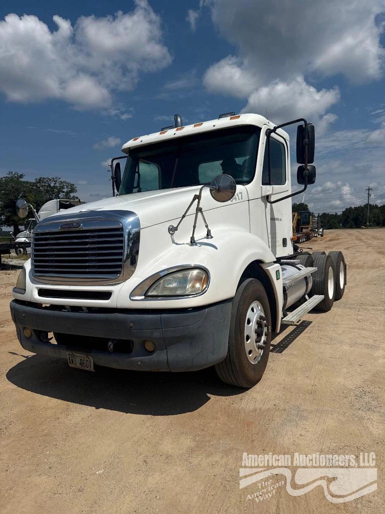 Image of Freightliner Columbia 120 Primary image