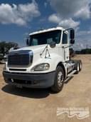 2004 Freightliner Columbia 120 Image
