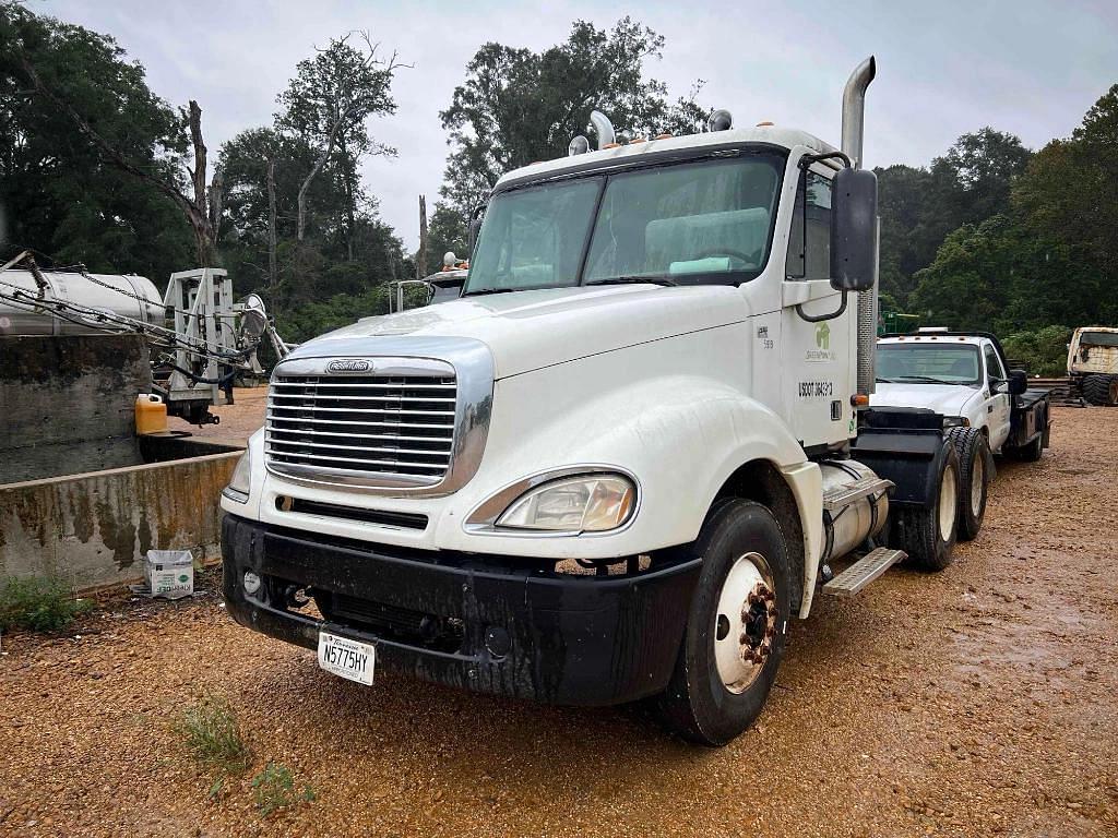 Image of Freightliner Columbia 120 Primary image