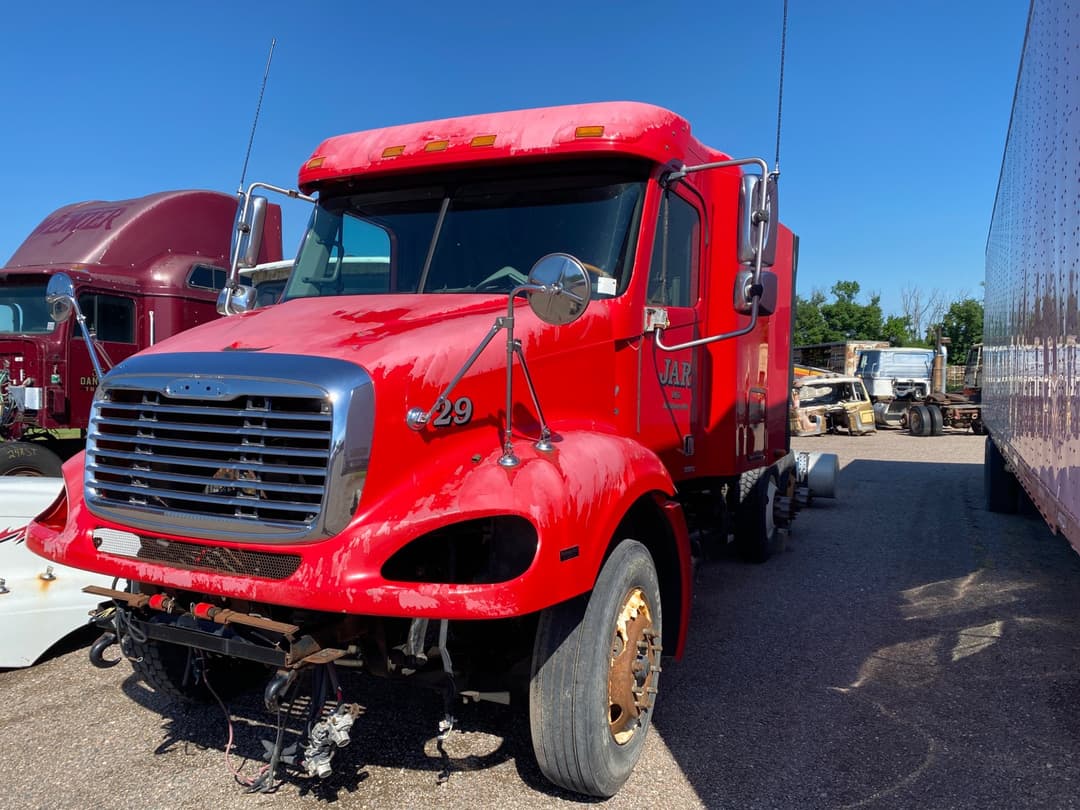 Image of Freightliner Columbia Primary image