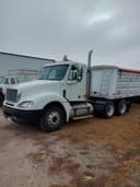 2004 Freightliner Columbia Image