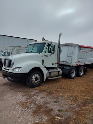 Main image Freightliner Columbia