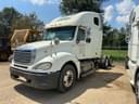 2004 Freightliner Columbia Image