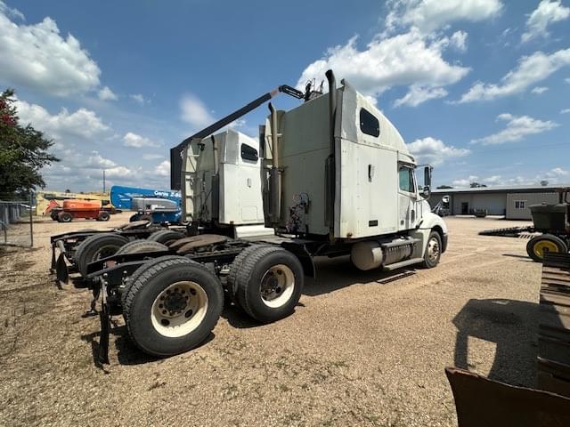 Image of Freightliner Columbia equipment image 2