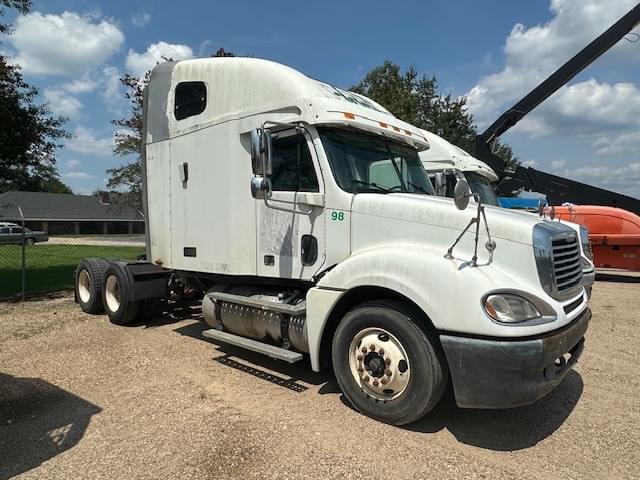 Image of Freightliner Columbia equipment image 1