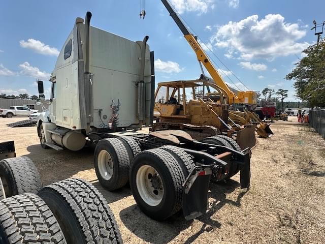 Image of Freightliner Columbia equipment image 3
