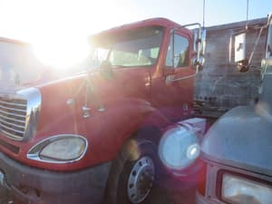 2004 Freightliner Columbia Image