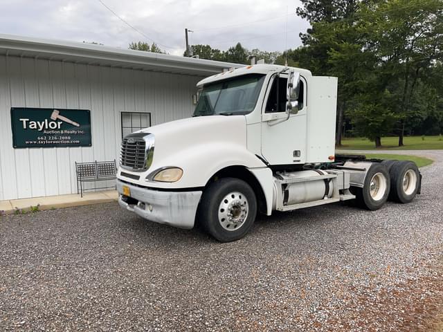 Image of Freightliner Columbia equipment image 1