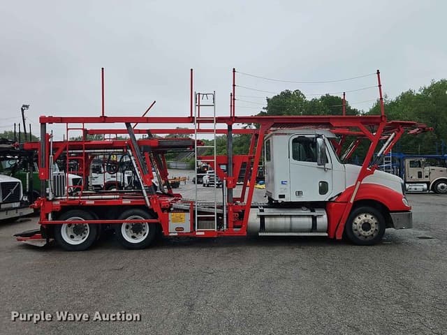Image of Freightliner Columbia equipment image 3