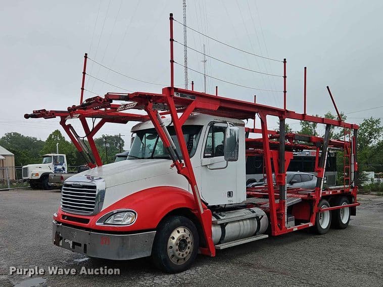 Image of Freightliner Columbia Primary image