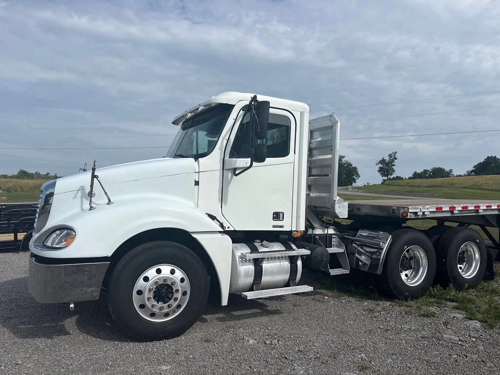 Image of Freightliner Columbia 120 Primary image