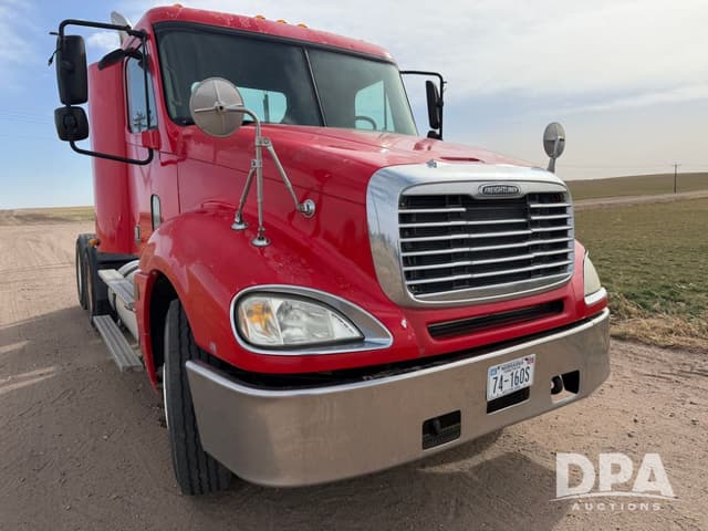 Image of Freightliner CL120 equipment image 3