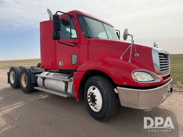 Image of Freightliner CL120 equipment image 4