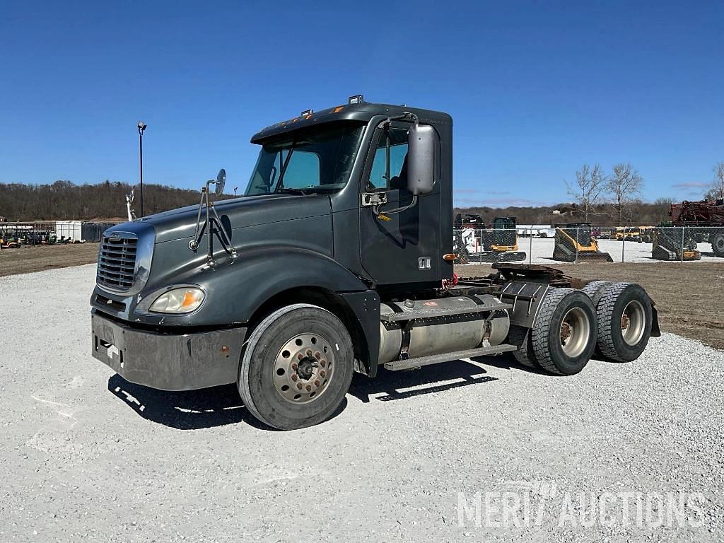 Image of Freightliner Columbia Primary image