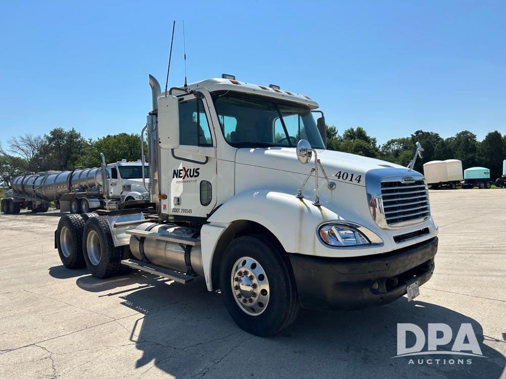 Image of Freightliner Columbia Primary image