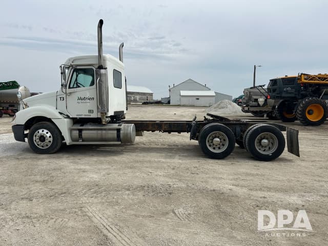 Image of Freightliner Columbia equipment image 2