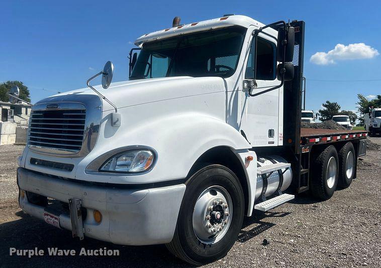 Image of Freightliner Columbia Primary image