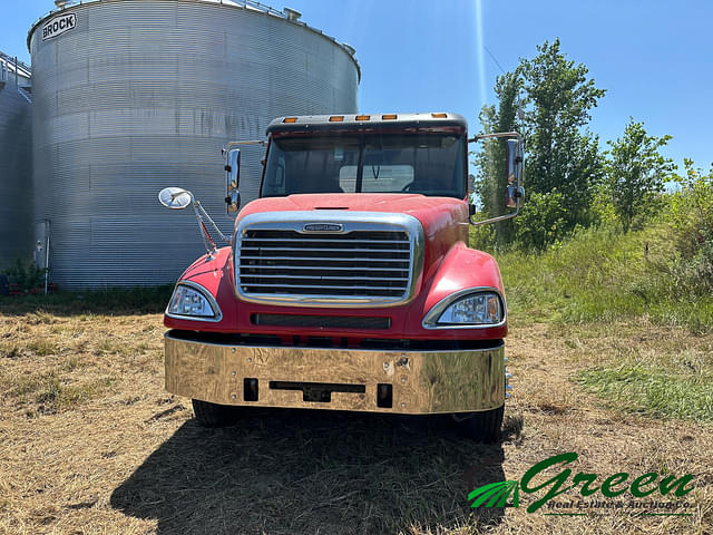 Image of Freightliner Columbia equipment image 1