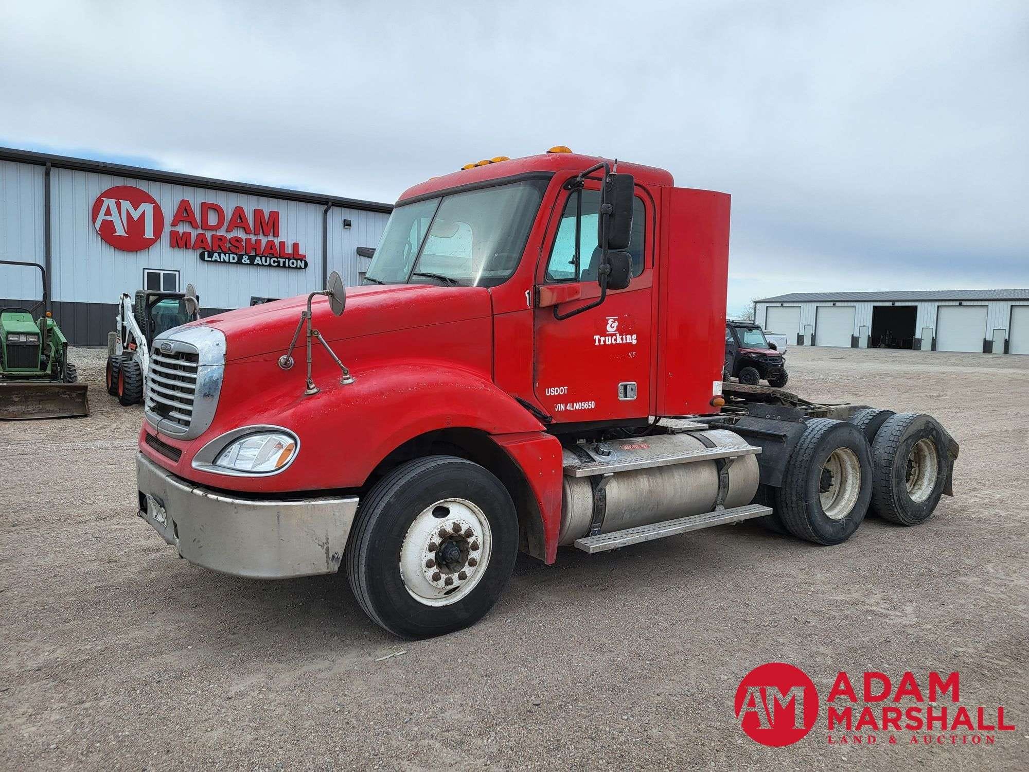 2004 Freightliner Columbia Equipment Image0