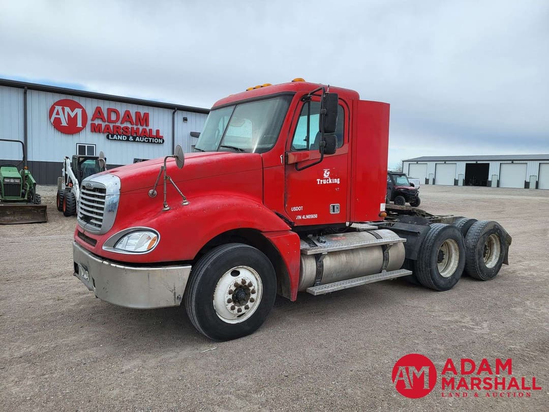 Image of Freightliner Columbia Primary image