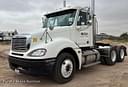 2004 Freightliner Columbia Image