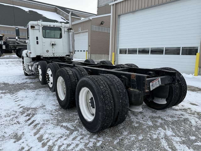 Image of Freightliner Columbia equipment image 4