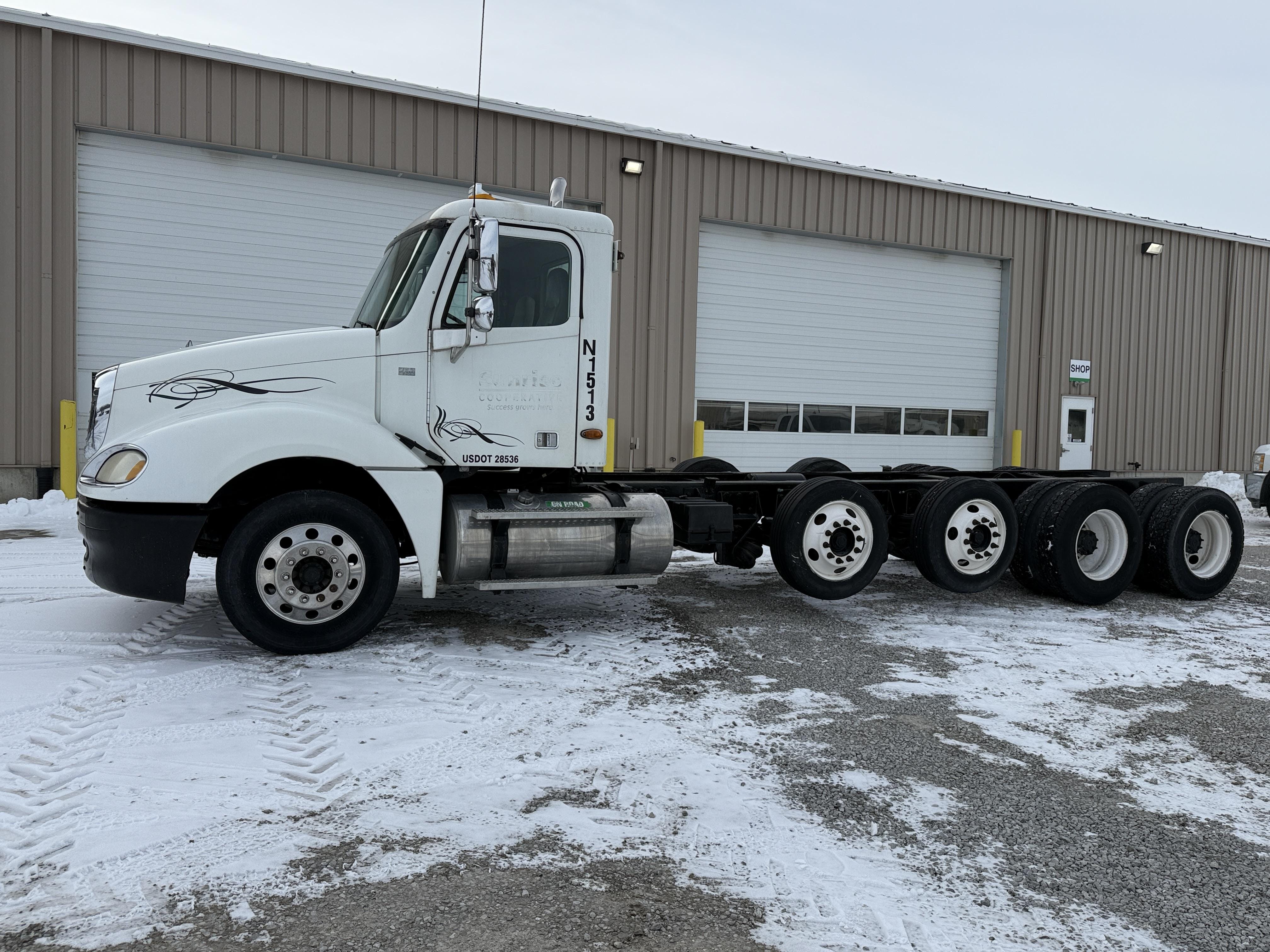 2004 Freightliner Columbia Equipment Image0