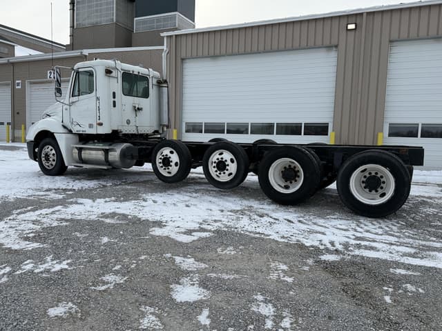 Image of Freightliner Columbia equipment image 2