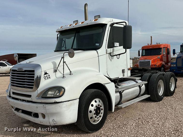 Image of Freightliner Columbia Primary image