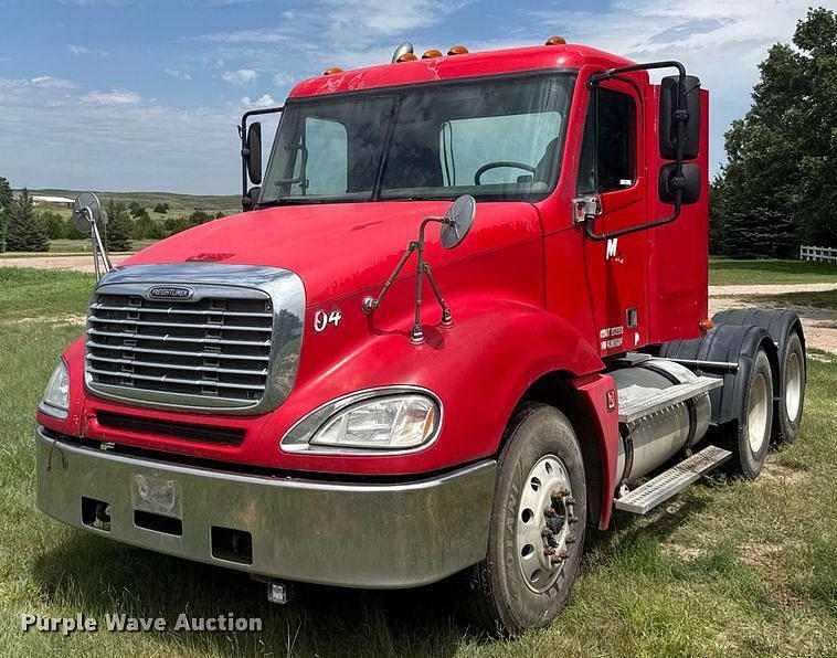 Image of Freightliner Columbia Primary image