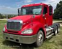 2004 Freightliner Columbia Image