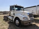 2004 Freightliner Columbia Image