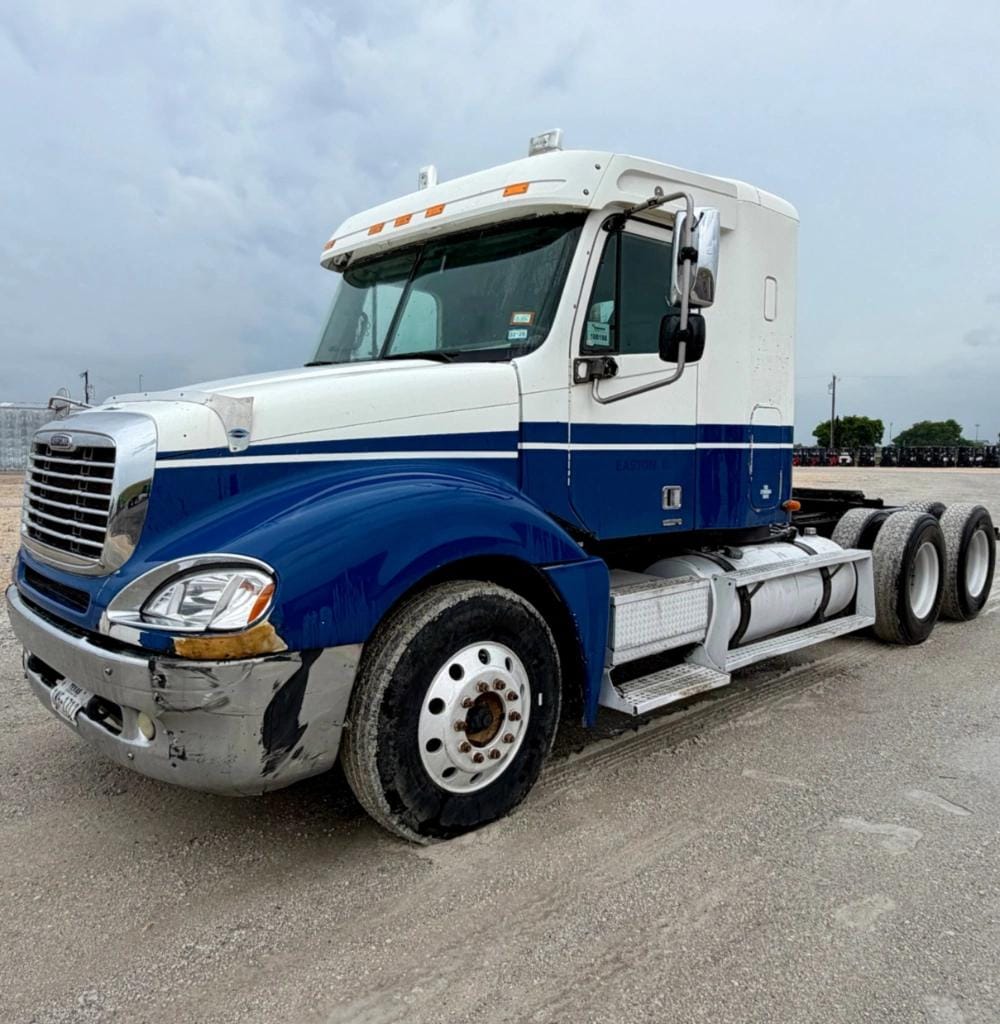 2004 Freightliner Columbia Equipment Image0